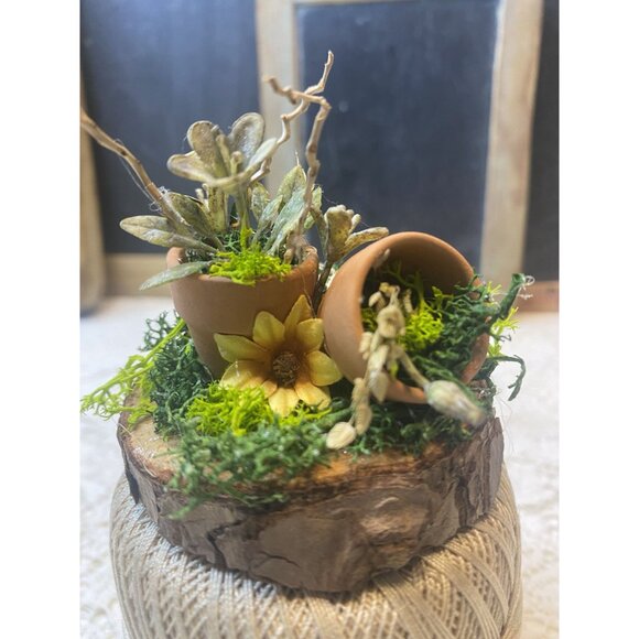 Handcrafted Crochet Garden Pin – Vintage-Inspired Cottagecore Decor - Picture 2 of 6